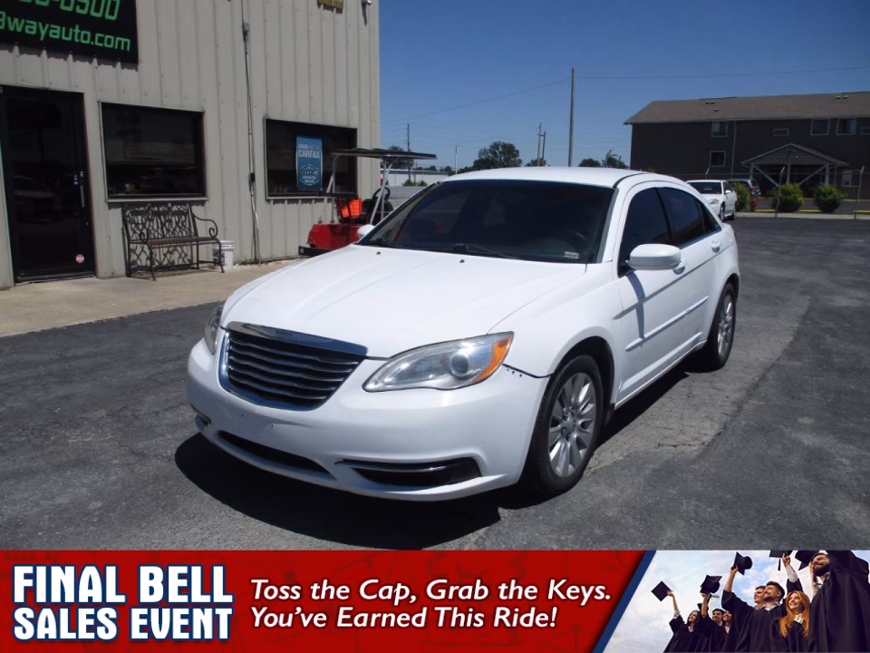 2014 Chrysler 200 LX's photo