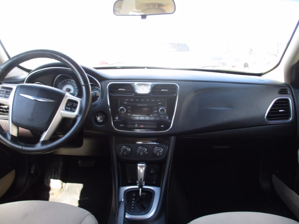 2014 Chrysler 200 Touring - Photo 11