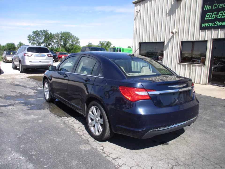 2014 Chrysler 200 Touring - Photo 7