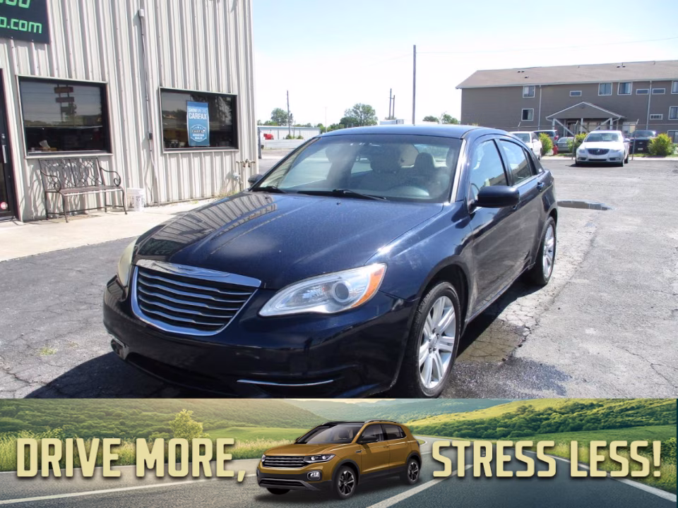 2014 Chrysler 200 Touring's photo