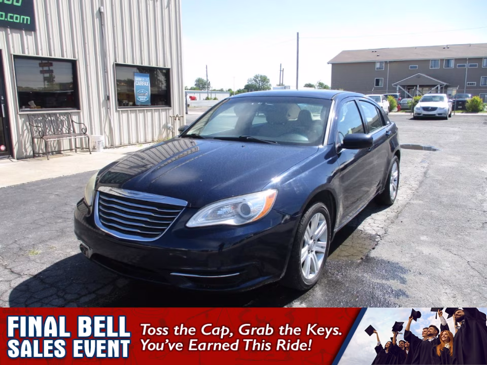 2014 Chrysler 200 Touring's photo