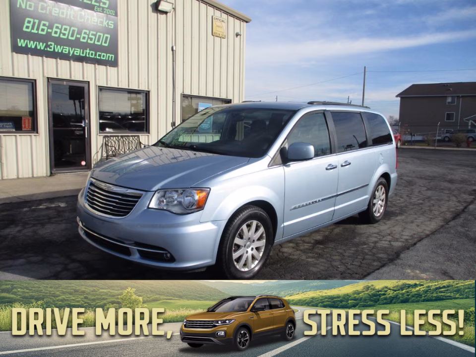 2016 Chrysler Town & Country Touring's photo