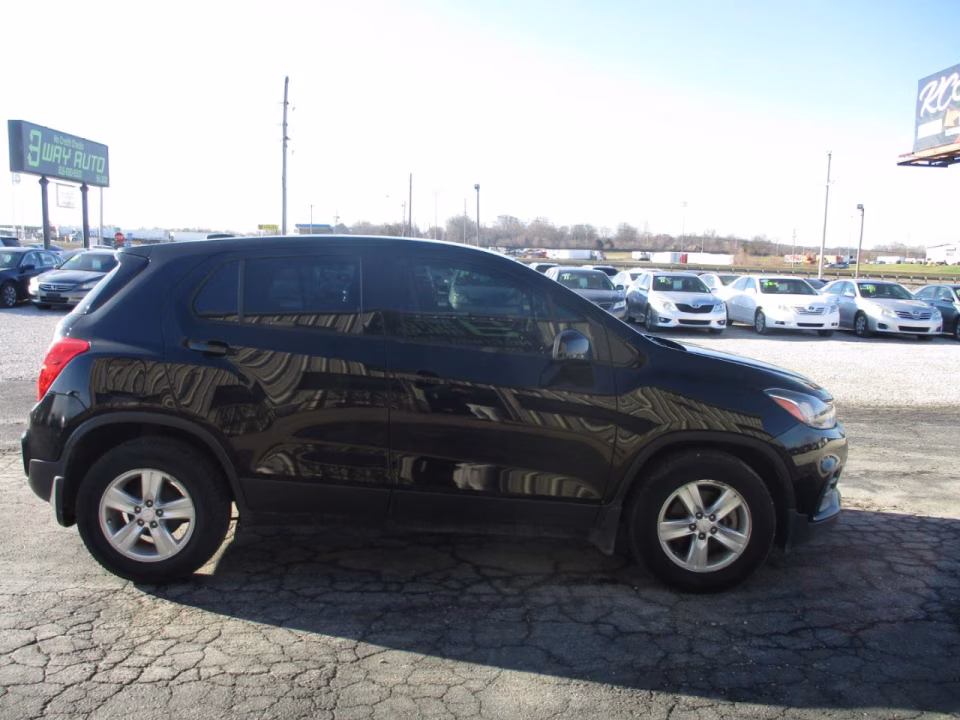 2020 Chevrolet Trax LS - Photo 5