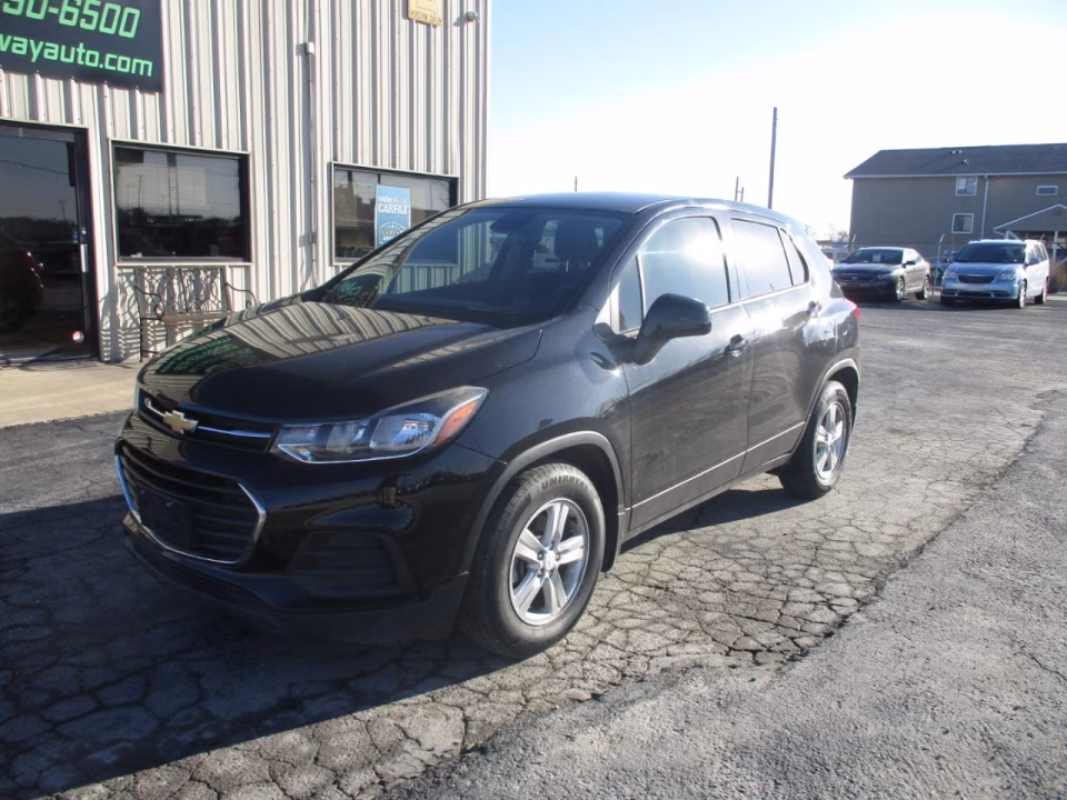 2020 Chevrolet Trax LS - Photo 2